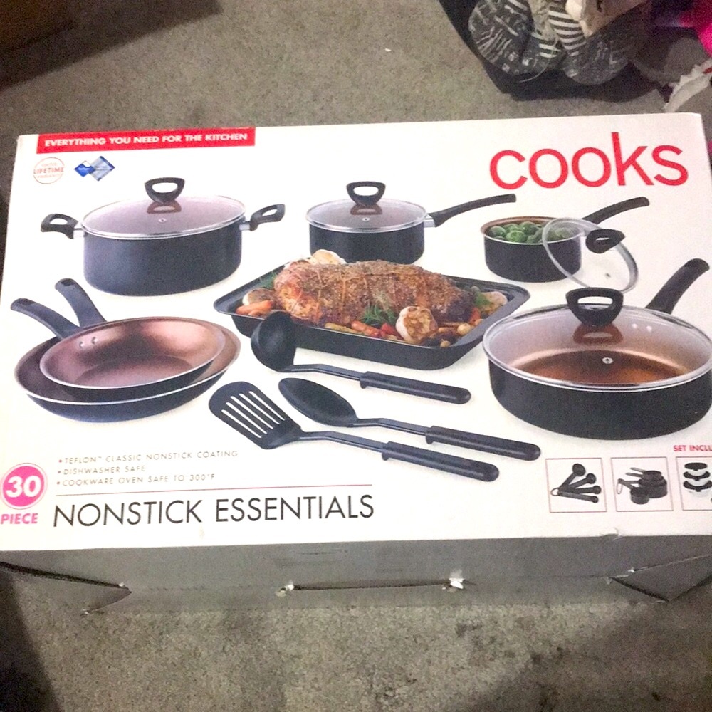 BNIB!SEALED!JC Penny Cooks Brand 30 Piece Nonstick Essentials Cookware Set Black